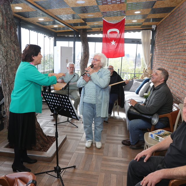 "Saygınlar Kulübü"nün 65 yaş üstü üyeleri seslerini birleştirdi
