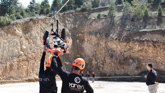 Akşehir'de gerçeği aratmayan arama kurtarma tatbikatı