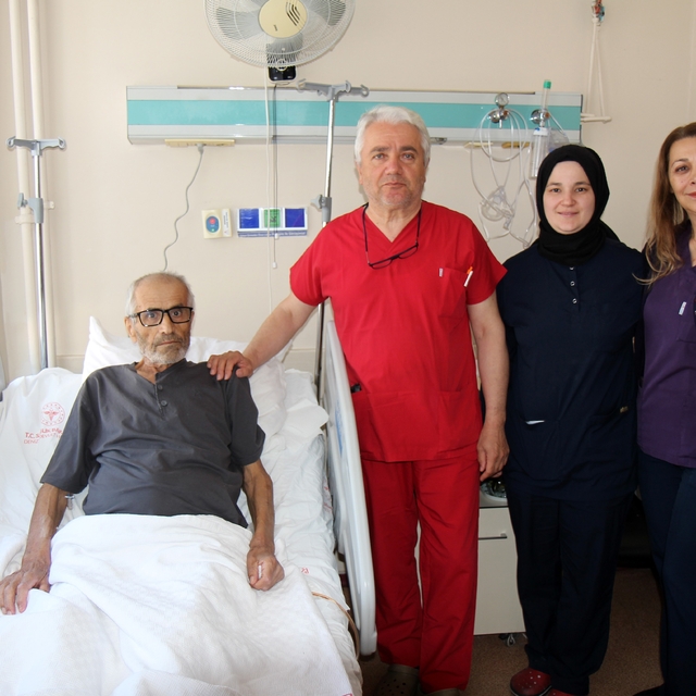 Dalağı normal boyuttan 40 kat büyük olan hastan başarılı operasyonla sağlığ...