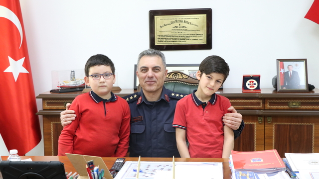 Yozgat'ta öğrencilerden İl Jandarma Komutanlığına "23 Nisan" ziyareti