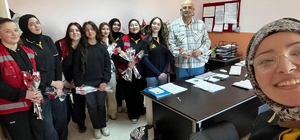 Sinop'ta öğrencilerden öğretmenlere çiçek