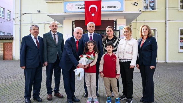 Kırklareli Valisi Turan, okul ziyaretlerinde bulundu