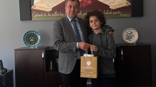 Kumlucalı öğrenci kitap okuma yarışmasında il birincisi oldu