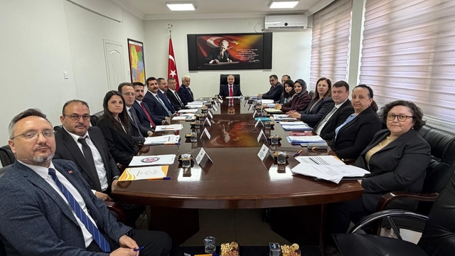 Vali Turan: "Sosyal devlet anlayışının en önemli unsurlarından biri ihtiyaç sahibi vatandaşlara zamanında ulaştırılan mekanizmalardır"
Kırklareli, "Vakıf Performans Karneleri" toplantısı