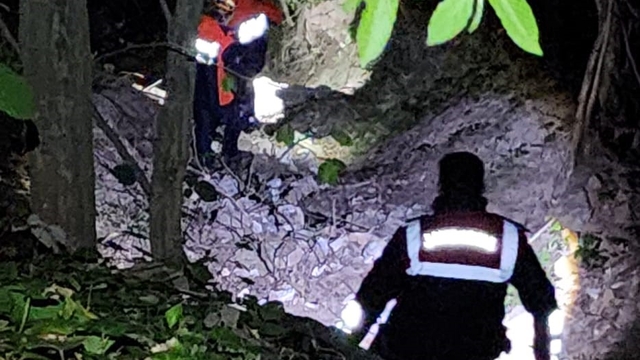 Ormanda yollarını kaybettiler, ekipler kurtardı