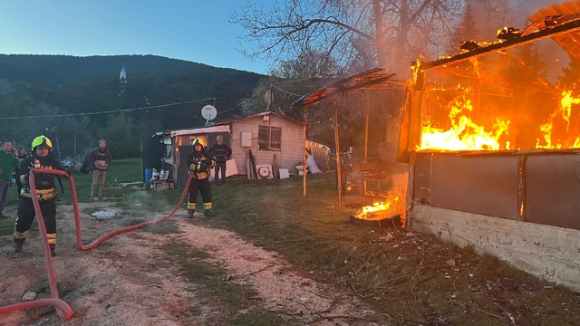 Bolu'da baraka alevlere teslim oldu