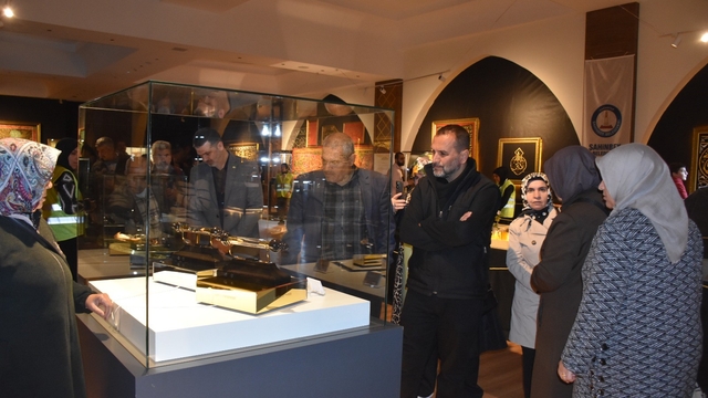 Gaziantep'te kutsal emanetler sergisi ziyaretçi akınına uğradı