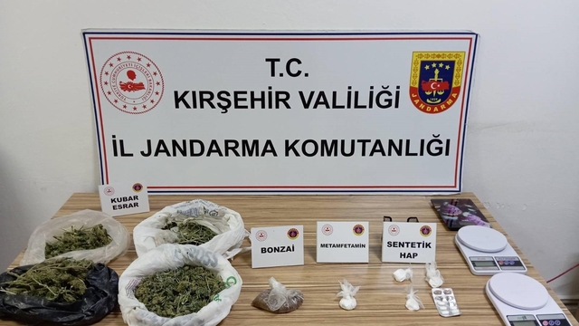 Kırşehir'de uyuşturucu tacirine suçüstü