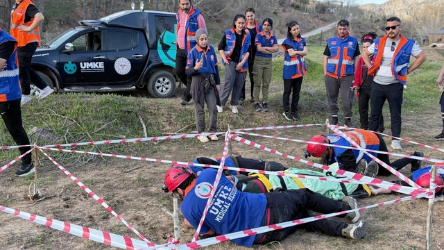 Tunceli'de 21 sağlık personeli UMKE eğitimini tamamladı