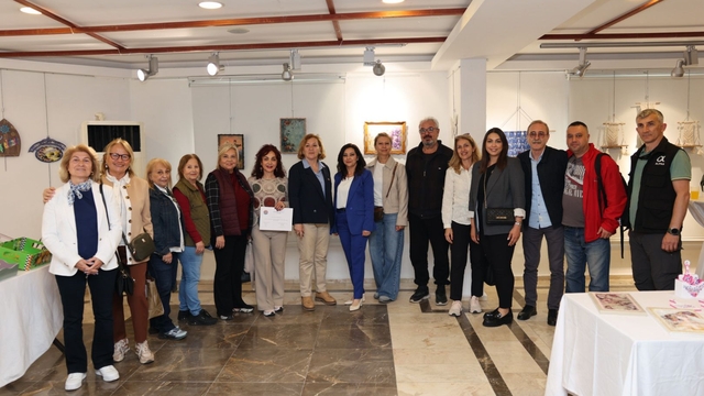 Marmaris'te kursiyerlerin el emeği eserleri sergileniyor