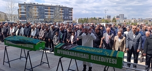 Üst kat komşularının katlettiği çift toprağa verildi