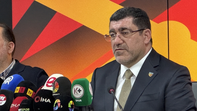 Nurettin Açıkalın: "Daha iyi yaparım diyen varsa gelsin, kulübün anahtarını bugün teslim edeyim"
Kayserispor Kulübü Başkanı Nurettin Açıkalın:
"Karşılıksız para veren tek başkanım"