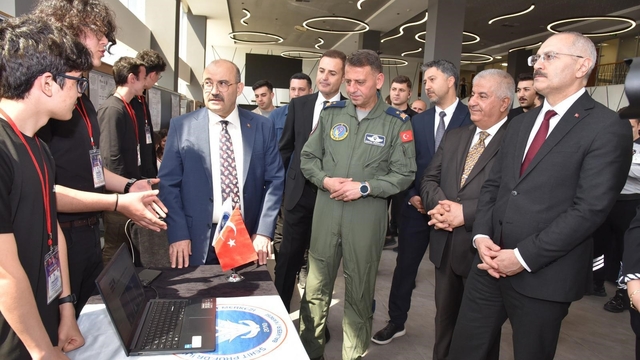 Bilimin kalbi Balıkesir'de attı: Bilim Fuarı yoğun katılımla açıldı