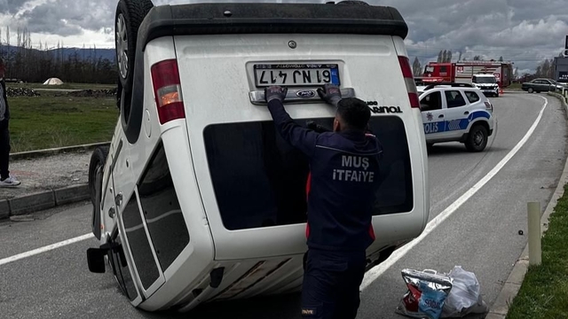 Muş'ta takla atan aracın sürücüsü yaralandı