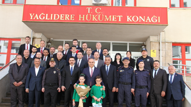Giresun Valisi Koç, Yağlıdere'yi ziyaret etti