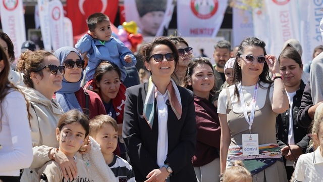 Menteşe'de uluslararası çocuk şenliği başladı