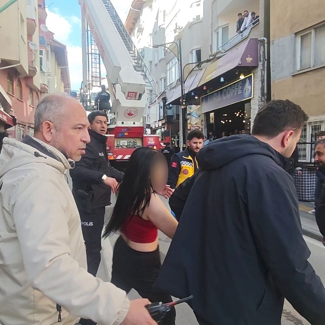 Alkolün etkisindeki kadın polise zor anlar yaşattı
