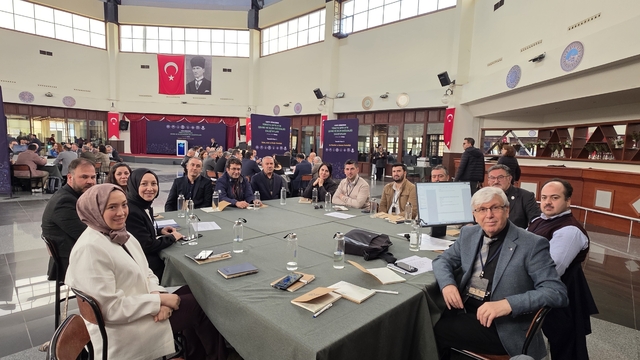 Doğa için Kütahya'dan büyük adım
Emine Erdoğan'ın sıfır atık vizyonu Kütahya'da masaya yatırıldı