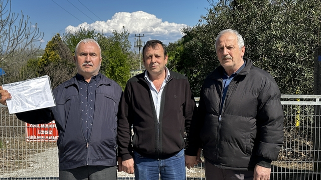 10 yıldır ödenmeyen süt paraları için fabrika önünde toplandılar
Süt mağdurlarının 10 yıllık alacak nöbeti
