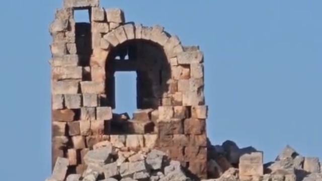 Tarihi yapıda tepki çeken halay
Şanlıurfa'da 2 bin yıllık tarihi yapının üzerindeki halay kameraya yansıdı