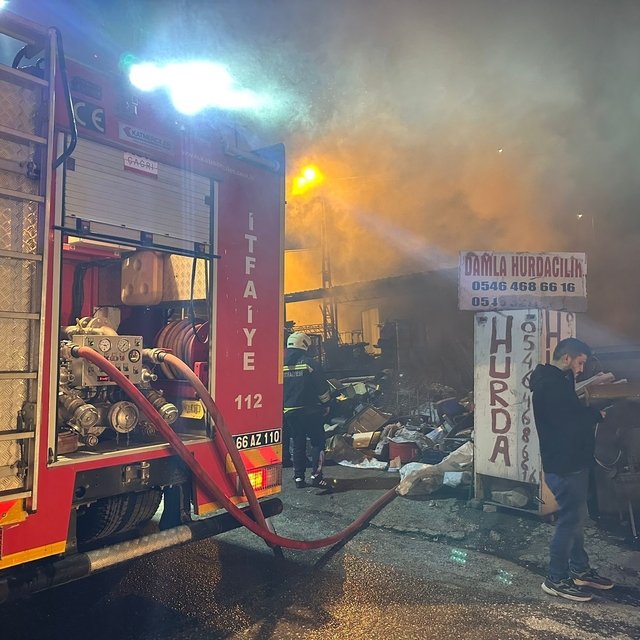 Yozgat'ta hurdacıda çıkan yangın söndürüldü