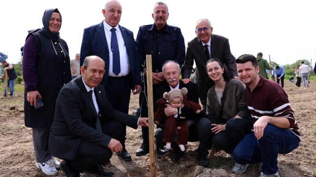 Trakya Üniversitesi personelinin yeni doğan çocukları için fidan dikildi