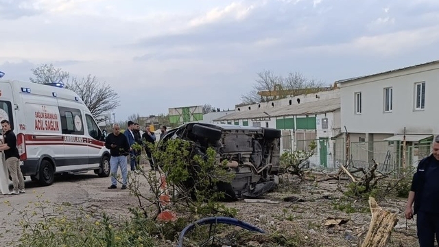 Bandırma'da takla atan otomobil sürücüsü yaralandı