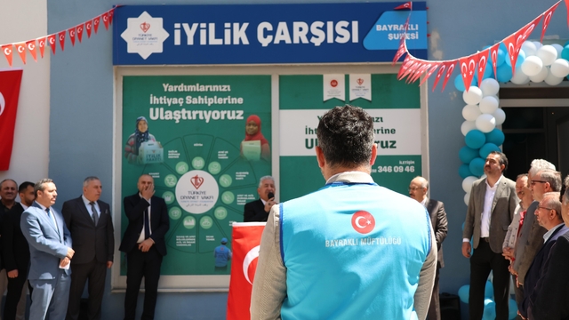 İzmir'in ilk 'İyilik Çarşısı' Bayraklı'da kapılarını açtı