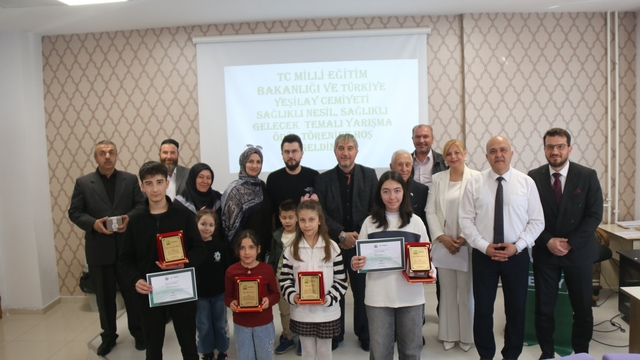 Kütahya'da yetenek yarışmasında dereceye giren öğrenciler ödüllendirildi