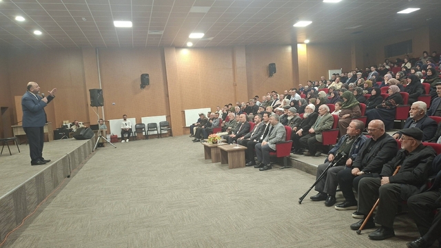 Hisarcık'ta "Gençlik ve Eğitim" konulu konferans