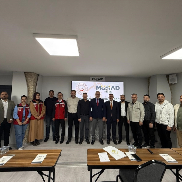 Niğde'de yeni evlenen çiftlere yeni doğan destek çantası desteği