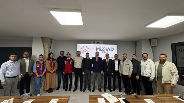 Niğde'de yeni evlenen çiftlere yeni doğan destek çantası desteği