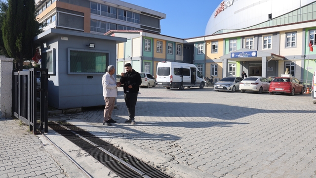 İş hayali kuran 120 vatandaşı, numaralarını muhtarlardan alarak tuzağa düşürdüler
Dolandırıcı karı kocanın kurduğu yöntem "Nabız-Check-Up" operasyonuyla çökertildi