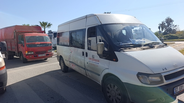 Kamyonun kamyonet ile çarpıştığı kaza kamerada