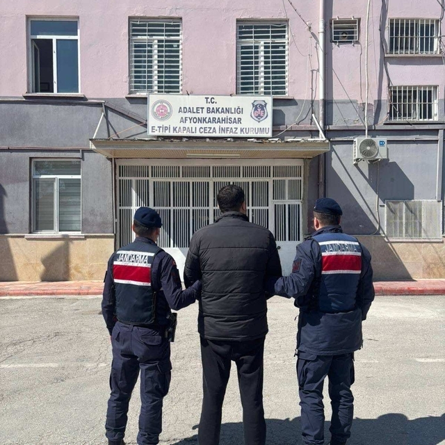 Yaklaşık 22 yıl hapis cezasıyla aranan şahsı jandarma yakaladı
