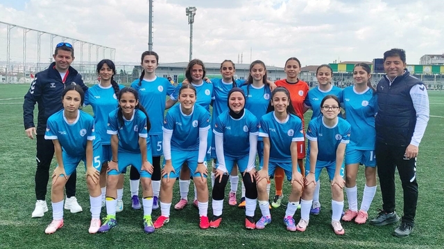 Körfez U15 Kız Futbol Takımı Darıca'dan 4-0 galibiyetle döndü