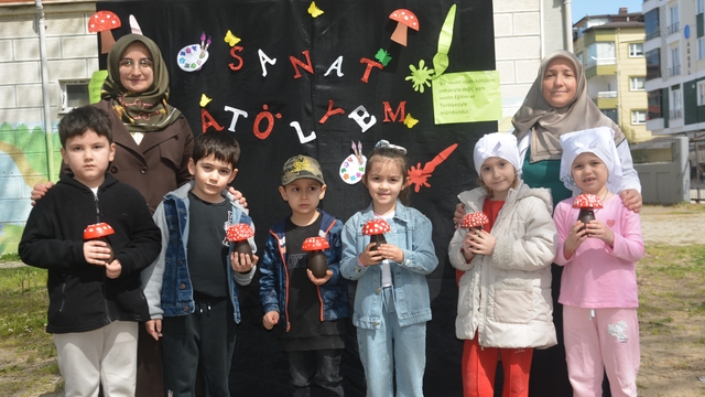 Ordu'da minik eller boyama ve ebru sanatıyla buluştu