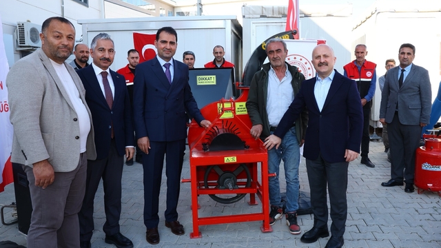 Çiftçilere zirai alet ve ekipman dağıtıldı