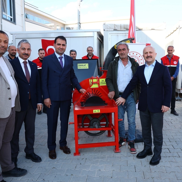 Çiftçilere zirai alet ve ekipman dağıtıldı