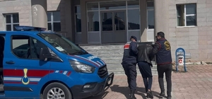 Sivas'ta kendilerini komiser olarak tanıttıkları kişiyi 1 milyon lira dolan...