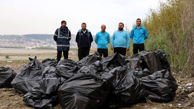 Mavi Takım'dan sahilde temizlik: 50 torba atık toplandı