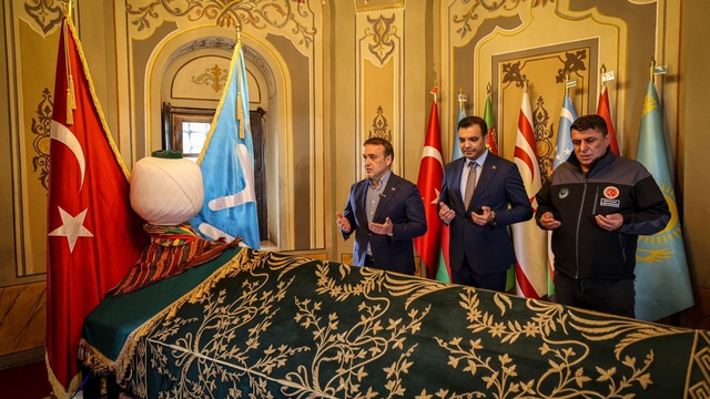 Vali Sözer, Ertuğrul Gazi Türbesi'nde dua etti