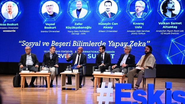'Uluslararası Eskişehir Yapay Zekâ Zirvesi'
Zirvenin ikinci gününde disiplinler arası başlıklar öne çıktı