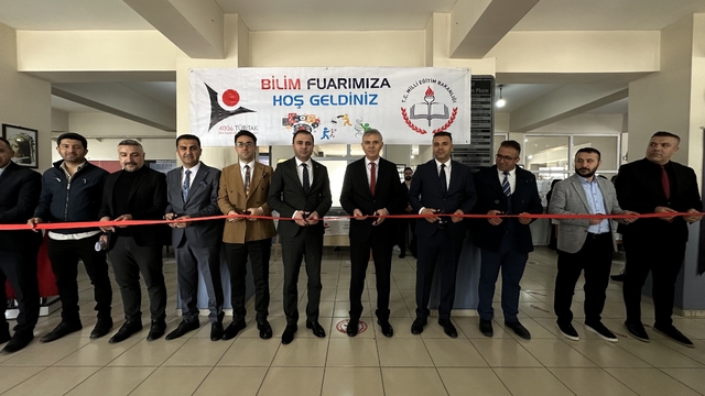Yüksekova'da öğrencilerin bilimsel çalışmaları görücüye çıktı
