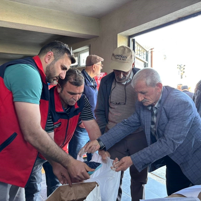 Üreticilere hibe destekli ayçiçeği tohumu dağıtıldı