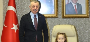 Koltuğu devralan minik başkan ilk talimatlarını verdi