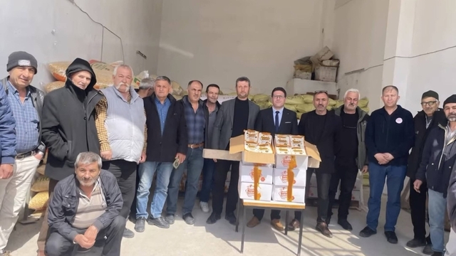 Kütahya'da "Arıya Can Arıcıya Nefes" projesi hayata geçirildi
324 arıcıya, yüzde 50 hibeli 28 bin 750 kilogram arı yemi desteği sağlandı