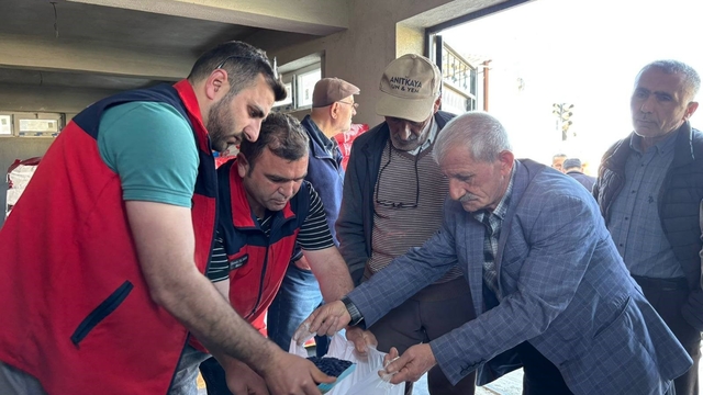 Üreticilere hibe destekli ayçiçeği tohumu dağıtıldı