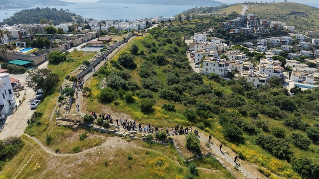 Bodrum'da "Turizm Haftası" kapsamında Antik Halikarnassos Surları'nda yürüyüş yapıldı