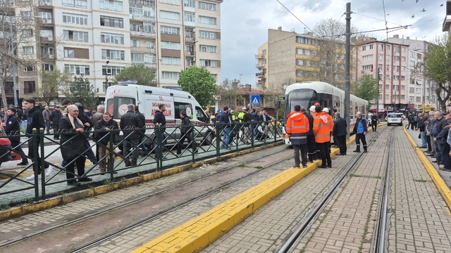 Eskişehir'de tramvayın çarptığı yaşlı kadın yaralandı